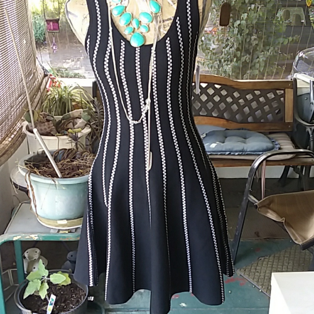 New with tags SOIOISTE Blk Knt Dress